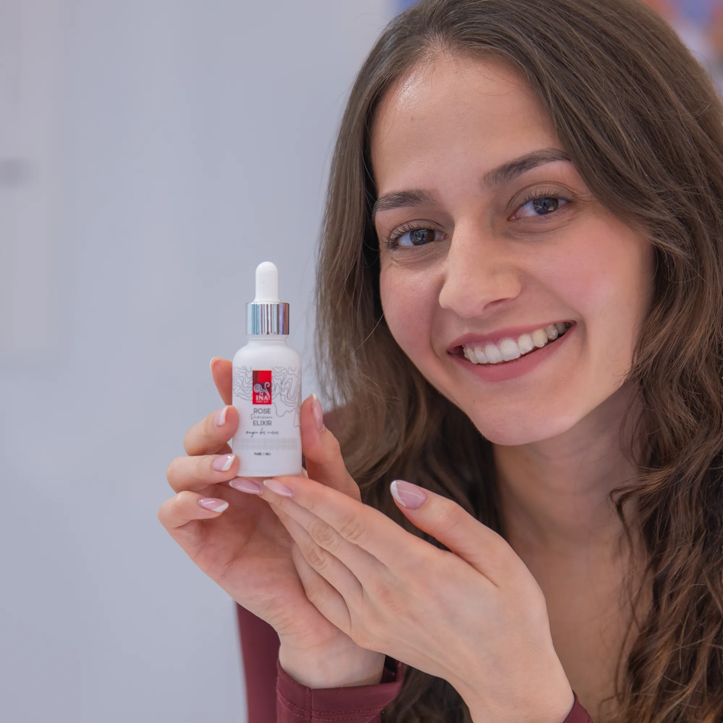 Kupi 1 Aktivnu Hidratantnu Kremu i 1 Anti-Age Serum, Dobijaš 1 Kremu za Područje Oko Očiju Gratis